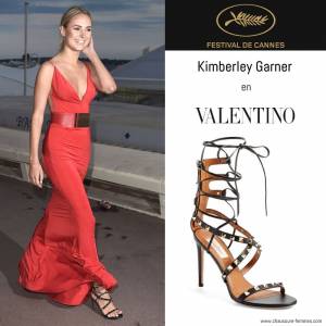 18 mai - Kimberley Garner en sandales "Rockstud" de Valentino