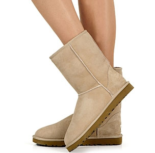 CLASSIC-SHORT-UGG-couleur-sand