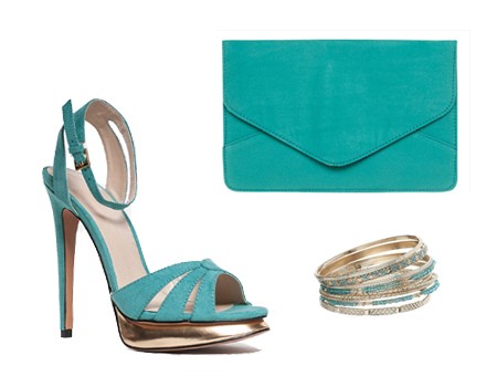 Sandales, bracelets et pochette bleu turquoise