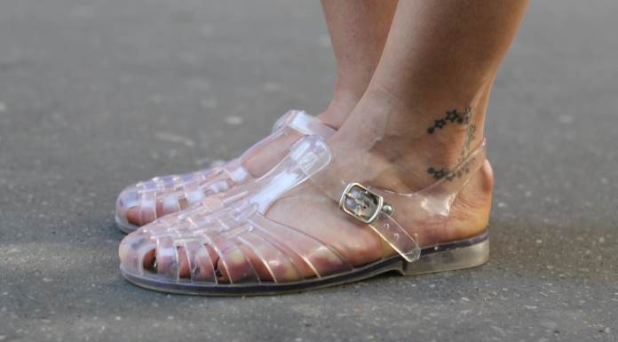 Soldes sandales plastique