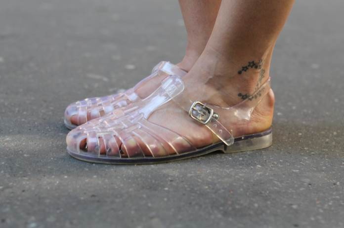 Soldes sandales plastique
